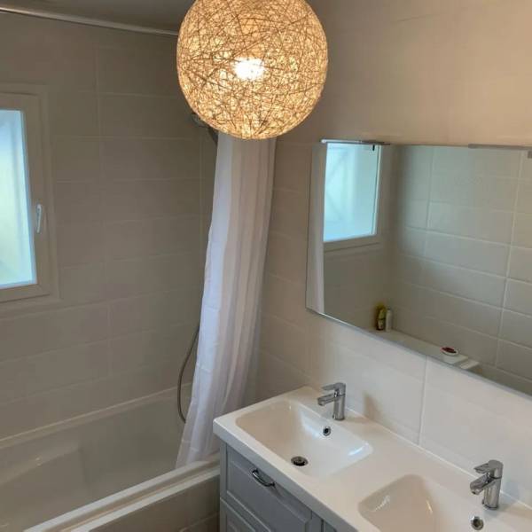 Rénovation d'une salle de bain clé en main avec changement complet à Gujan-Mestras