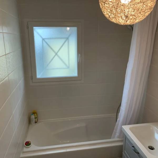 Rénovation d'une salle de bain clé en main avec changement complet à Gujan-Mestras