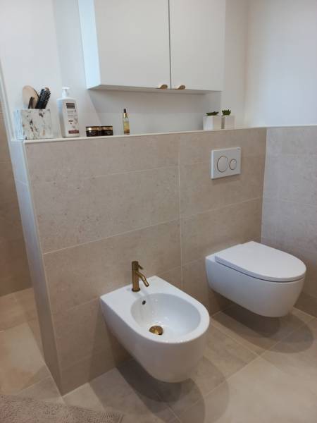 Avant/Après : Transformation d'une salle de bains classique en espace douche XXL à Arcachon