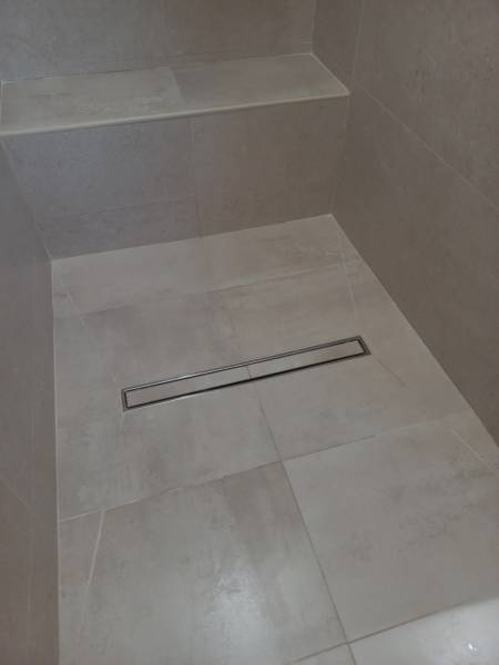 Remplacement de baignoire par une grande douche sur mesure à Arcachon