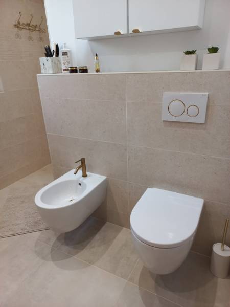 Rénovation de salle de bains complète avec installation de WC et bidet sur le Sud Bassin